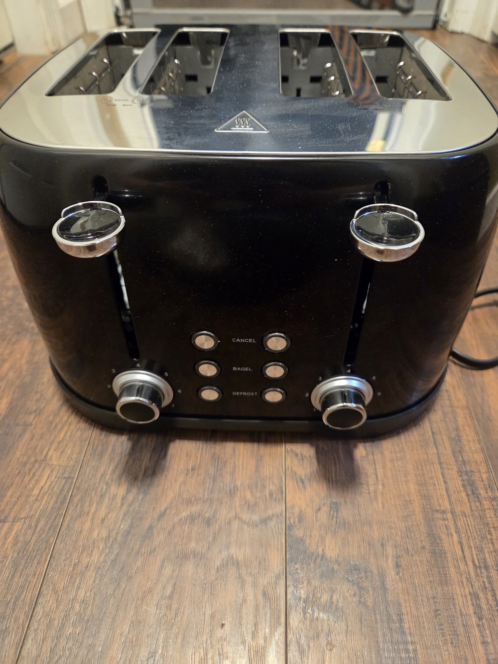Amazon Basics 4 Slice Toaster with 4 Slots, 6 Browning Settings, Defrost, Remova